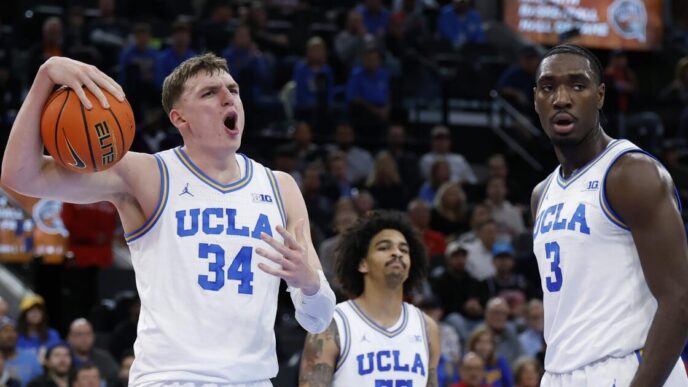O 15º colocado do basquete masculino da UCLA vacila no final da derrota para o 5º colocado, Arizona
 - Printis