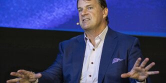 O CEO da Ford diz que uma descoberta “chocante” após desmontar os veículos elétricos rivais Tesla e chineses levou a uma decisão de negócios “brutal”
 - Printis