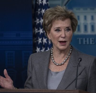 O administrador de Trump reconhece dificuldades na transferência de programas de educação para outras agências, mostram documentos internos
 - Printis