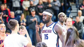 O atacante do Gonzaga, Graham Ike, atinge marco de pontuação contra Creighton
 - Printis