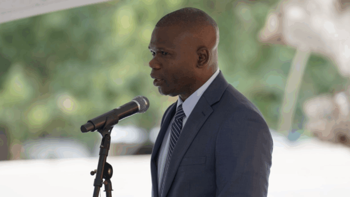 O chefe do HMP deve ser colocado em licença após a fuga da prisão – Rymer
 - Printis