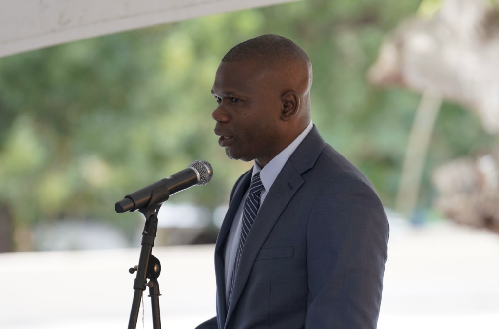 O chefe do HMP deve ser colocado em licença após a fuga da prisão – Rymer
 - Printis