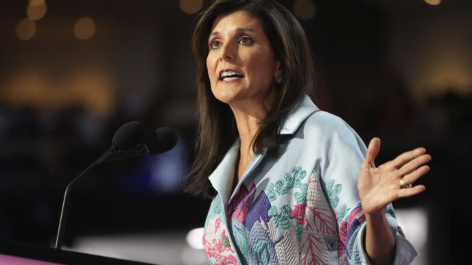 O filho de Nikki Haley diz que cidadãos naturalizados dos EUA não deveriam ter permissão para ocupar cargos públicos
 - Printis