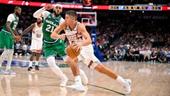 O guarda do Suns, Grayson Allen, descartou após colisão com o grande Pacers
 - Printis