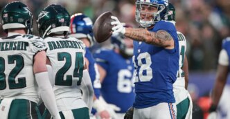 O popular wide receiver Isaiah Hodgins finalmente está de volta ao New York Giants
 - Printis