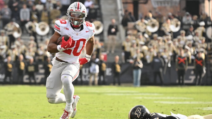 O running back do estado de Ohio, James Peoples, permanece confiante e coloca a equipe em primeiro lugar, apesar do papel menor do que o esperado
 - Printis