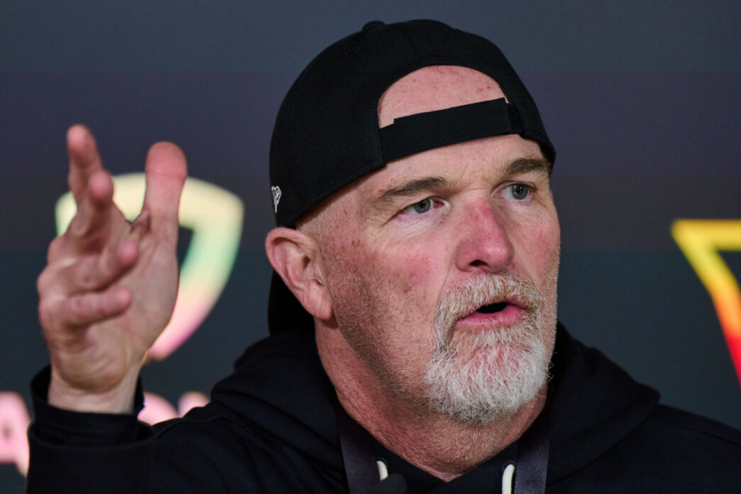 O técnico do Commanders, Dan Quinn, acha que é viável para os times da NFL jogarem uma partida no exterior por ano
 - Printis