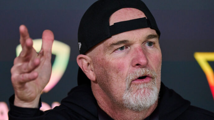 O técnico do Commanders, Dan Quinn, acha que é viável para os times da NFL jogarem uma partida no exterior por ano
 - Printis
