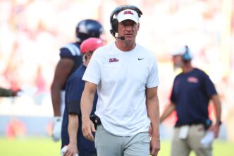 Ole Miss dá a Lane Kiffin prazo de Egg Bowl para decidir o destino do treinador
 - Printis