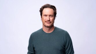 Oliver Hudson pratos sobre as tradições natalinas de Kurt Russell
 - Printis