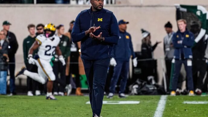 Os fãs exigem a demissão de Sherrone Moore enquanto o Play Calling passa a ser examinado contra Northwestern
 - Printis