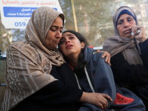 Palestinos 'espremidos' enquanto Israel ultrapassa a 'linha amarela' na Cidade de Gaza | Notícias do conflito Israel-Palestina
 - Printis