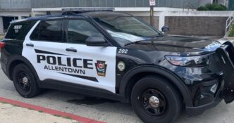 Polícia acusa mulher de esfaquear homem em Allentown | Área de Allentown
 - Printis