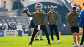 Por que Colts QB Daniel Jones está em dívida com David Cutcliffe
 - Printis