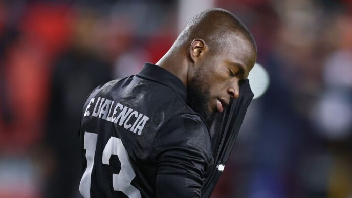 Por que Enner Valencia não jogará pelo Equador x Nova Zelândia?
 - Printis