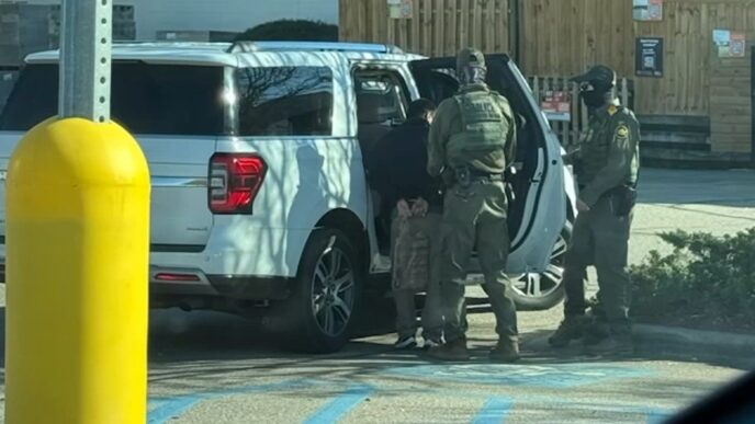 Repressão à imigração em Raleigh Durham | O medo e a ansiedade aumentam em todo o Triângulo um dia após as atividades de fiscalização federal
 - Printis