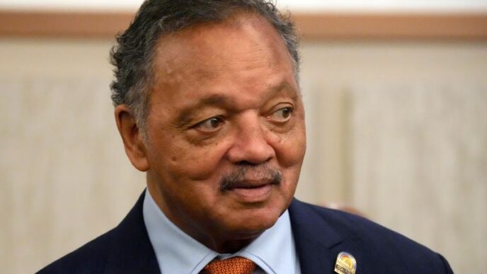 Rev. Jesse Jackson recebendo uma forma de suporte de vida após ser hospitalizado na semana passada
 - Printis