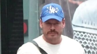 Ryan Wedding indiciado, enfrentando acusações de drogas e assassinato
 - Printis