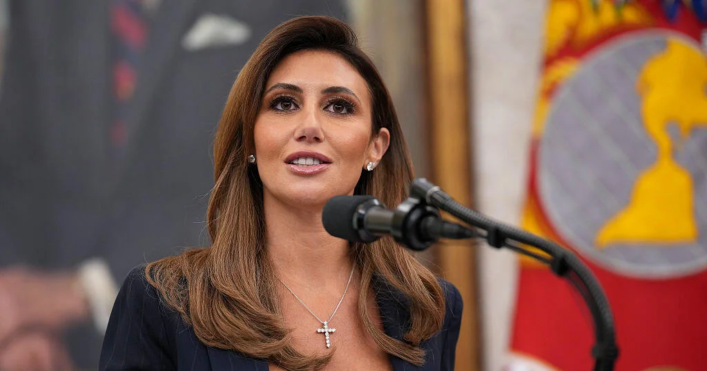 Suspeito acusado de saquear o escritório de Alina Habba sob custódia, diz Bondi
 - Printis