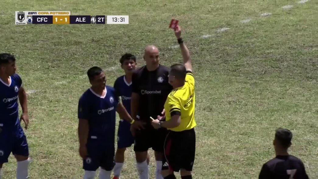 Tanque Santiago Silva viu cartão vermelho na Copa Potrero
 - Printis