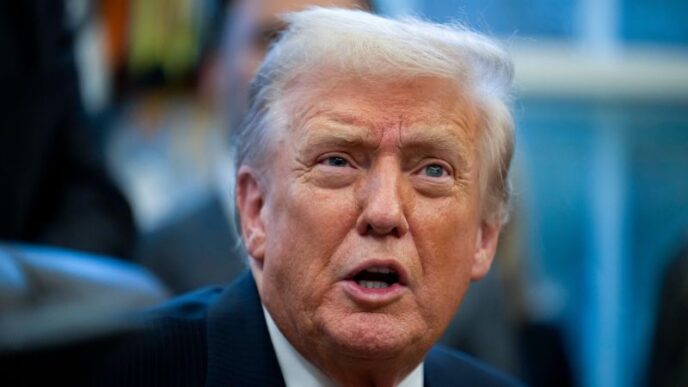 Trump diz que os Estados Unidos não têm pessoas com “certos talentos” para preencher empregos no mercado interno
 - Printis