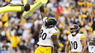 Você tem que assistir o tight end de 300 libras do Steelers, Darnell Washington, saltar sobre os defensores do Bengals
 - Printis