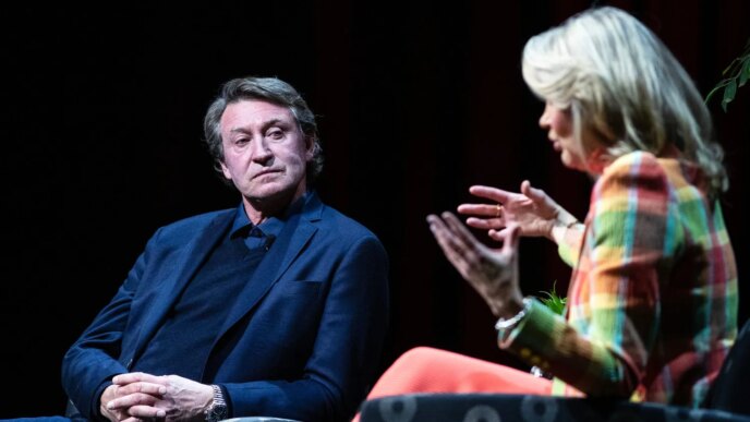 Wayne Gretzky lança defesa concreta após barragem de controvérsia pró-Trump e anti-Canadá
 - Printis