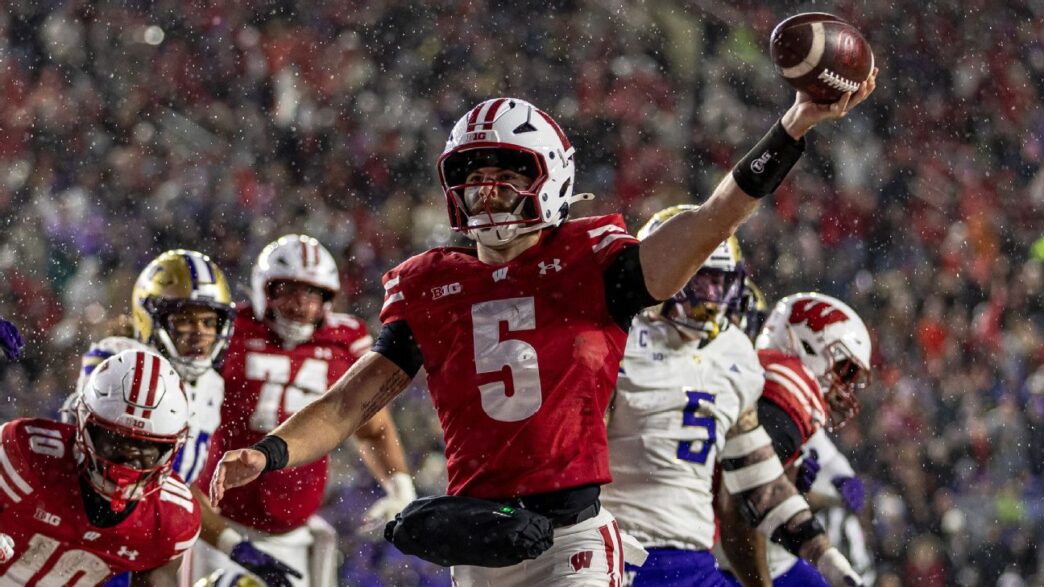 Wisconsin QB Carter Smith será titular contra o número 2 Hoosiers
 - Printis