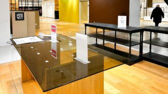 a cidade de Marselha compra as instalações da Galeries Lafayette
 - Printis